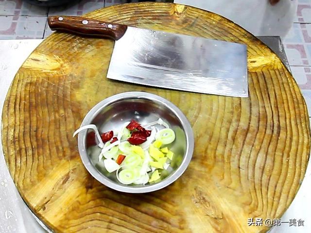 怎么炒鸡脯肉好吃又简单，跟着酒店大厨学炒鸡脯肉