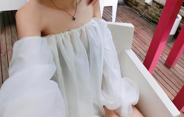 内衣外穿搭配，露肩内衣的穿法