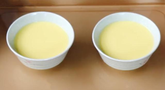 如何用鸡蛋和牛奶做布丁，只要家里有鸡蛋
