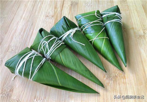 包粽子最简单方法新手，2种包粽子最简单方法