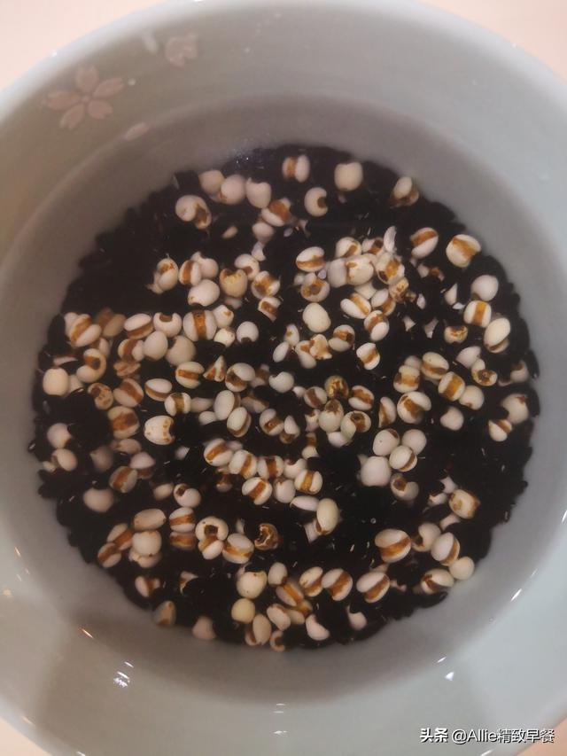 百合怎么炒好吃，炒百合怎么炒最好吃（百合炒之前要先处理一下）