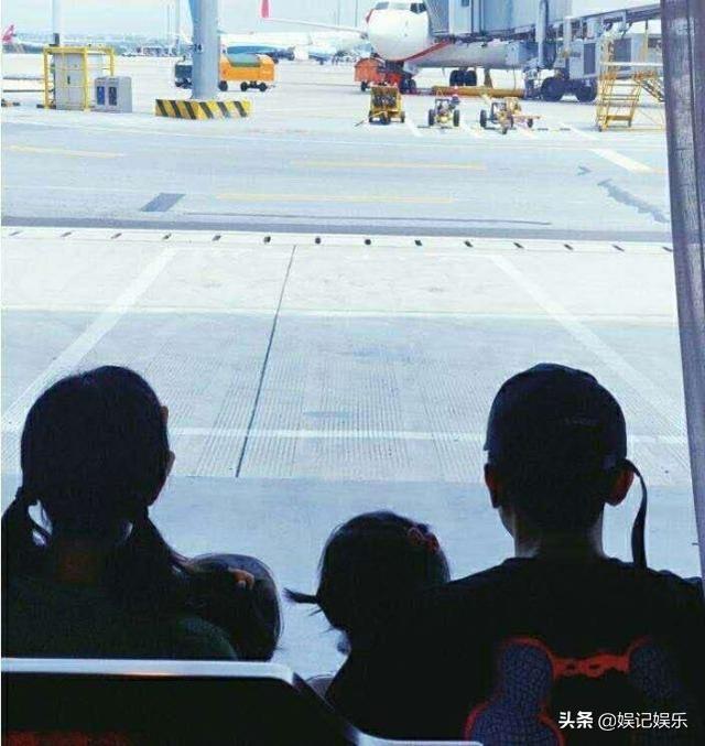 张杰谢娜婚纱照，张杰和谢娜结婚时的样子（女方皮肤松弛面容憔悴）
