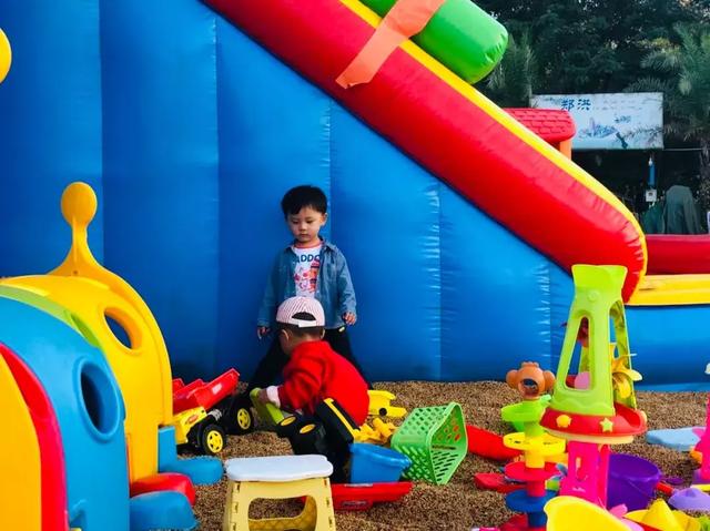 西双版纳江边夜市，西双版纳最火爆的夜市（到西双版纳一定要知道的五件事）