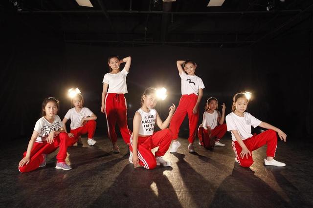 与同学聊天话题有哪些，建议挑这3个兴趣学习