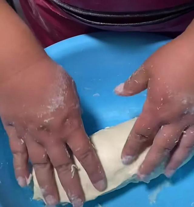 膨松剂炸油条配方，复合膨松剂制作油条方法（做出跟市面一样金黄松软油条）