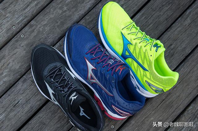 值得入手的软底轻便的跑鞋，3款超高性价比的缓震跑鞋