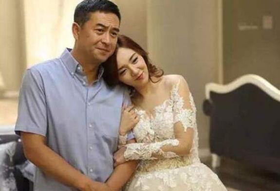 张嘉译真的是敬业的老戏骨，张嘉译艳福不浅