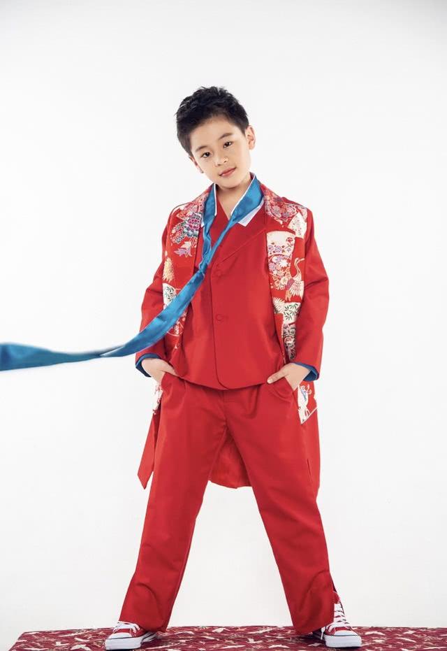 蔡國慶真是「不老男神」，帶兒子公開露面哪像52歲？兒子也很帥氣 娛樂八卦吃瓜 第8张