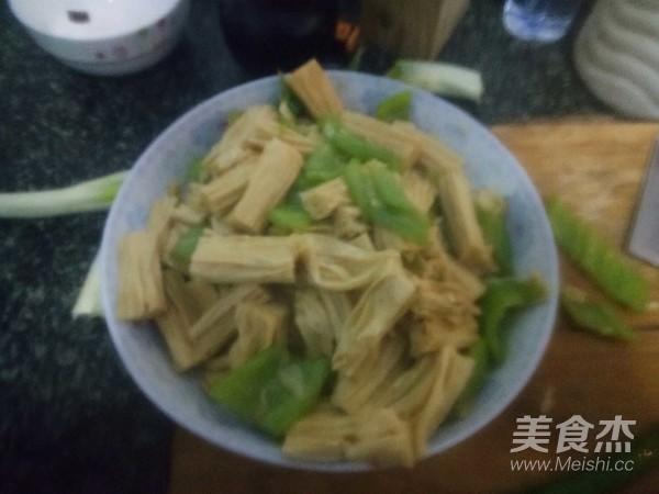 正确泡发干腐竹的方法，最忌直接丢在水里就泡