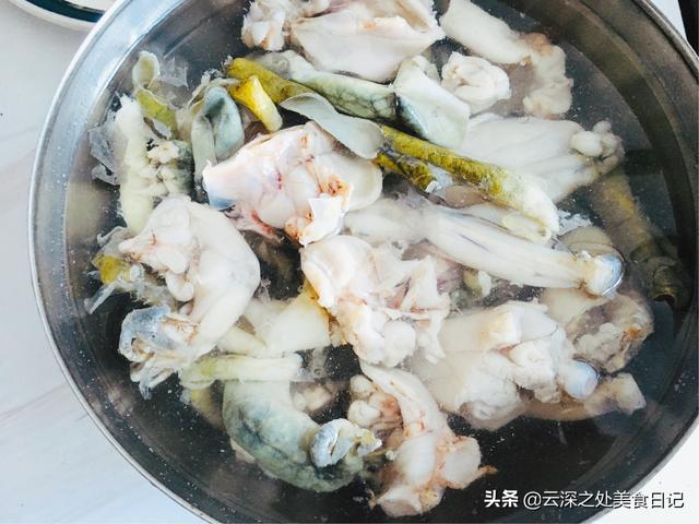 爆炒牛蛙怎么做，在家就能轻松搞定一道入口滑嫩的爆炒牛蛙