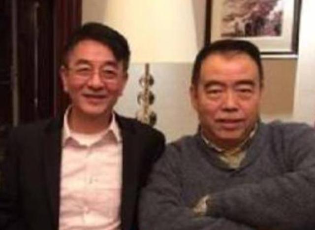  陈赫晒一家四口合照原声，安安穿水晶鞋像小公主