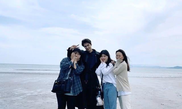 李敏鎬金高銀太像情侶！海邊拍攝大片，李敏鎬穿風衣宛如童話主角 娛樂八卦吃瓜 第7张