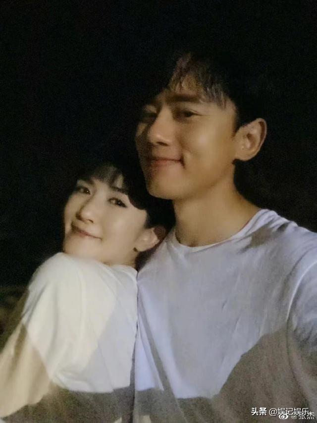 张杰谢娜婚纱照，张杰和谢娜结婚时的样子（女方皮肤松弛面容憔悴）