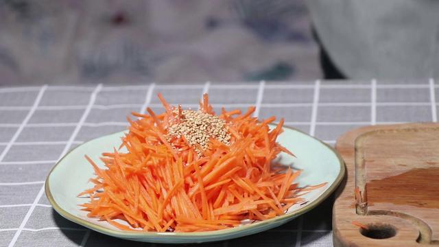 凉拌胡萝卜丝的正确做法，凉拌胡萝卜丝的做法