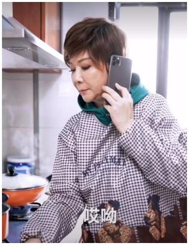 58岁最真实的样子，蔡明55岁近照