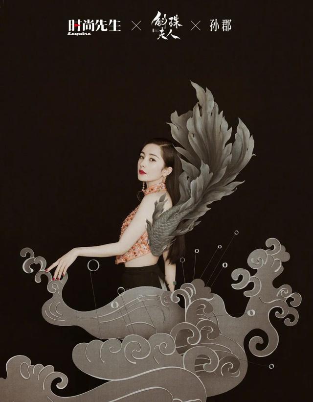 李宇春女装图片，李宇春穿搭卫衣（时尚大片红黑榜）