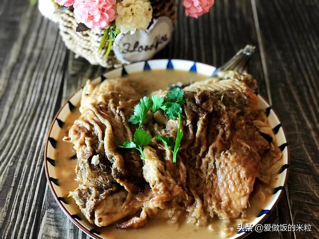 家常炖鲢鱼怎么做好吃，这样炖鱼不粘锅