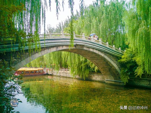 济南旅游攻略必去景点夜景，一定要走进她的夜