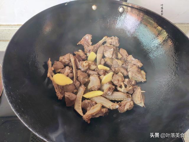 鸽子汤怎么炖最营养，鸽子怎么炖汤最有营养（炖鸽子汤需要焯水吗）