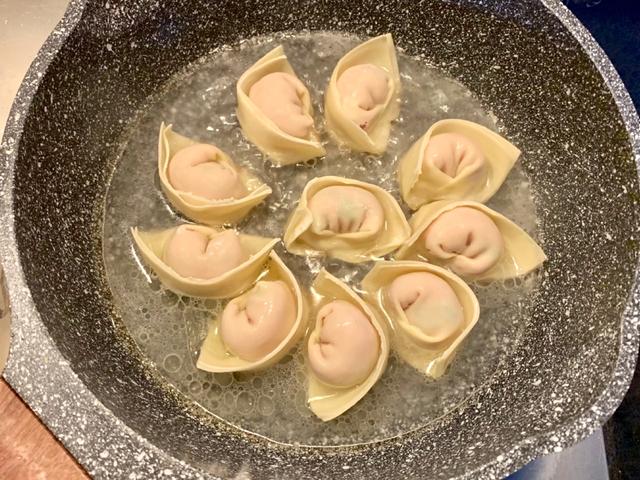 馄饨怎么做好吃，馄饨怎么做才最好吃（馄饨不要再买着吃了）