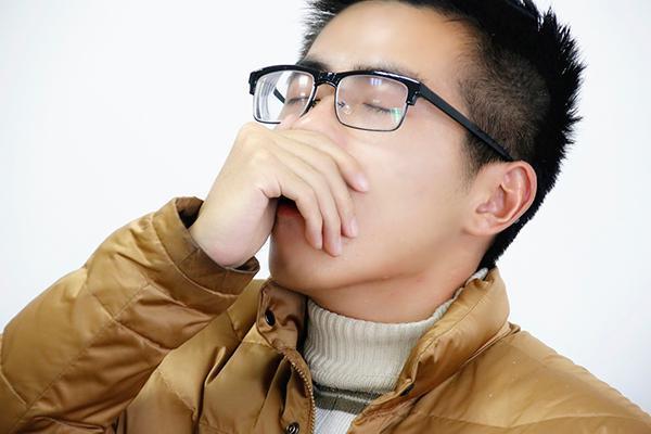 打哈欠是什么病的征兆，打哈欠是什么病的前兆（有些“哈欠连天”或是疾病预警信号）