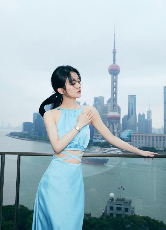 趙麗穎時尚大片曝光：穿花朵連體衣化身精靈女孩，減齡十足哪像32 娛樂八卦吃瓜 第8张