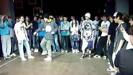 t1m鬼步舞背景音乐，鬼步舞是不是都有几种