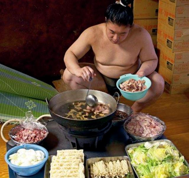 相扑运动员那些事儿，相扑手的人生怀着横纲梦