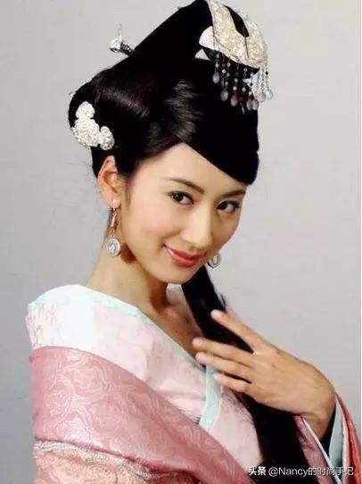 宋轶胡歌谁最强，30岁的宋轶凭什么成为万千少男的女神