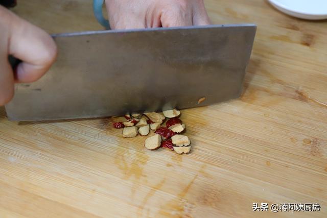 红枣小米粥的做法，红枣小米粥的10种食谱（它是一种具有较高营养价值的益智粥品）