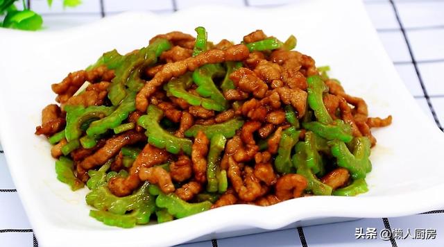 苦瓜炒肉絲，教你一招，肉絲又嫩又滑，一點都不柴 熱愛美食 第22张