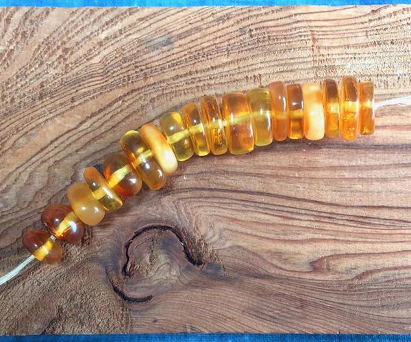 琥珀形成的条件，琥珀的形成过程和条件（琥珀形成需要哪些阶段）