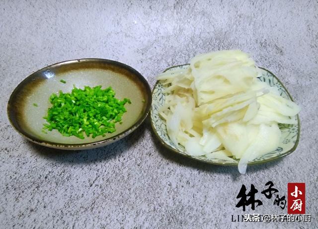 炒藕片需要焯水吗，炒莲藕要不要提前焯水（直接炒和先焯水都不对）