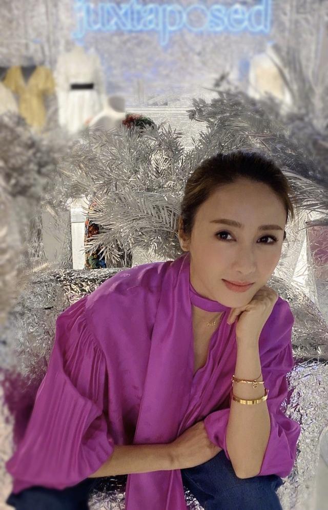 49歲黎姿內心不老，日常闊太太生活依舊精彩，為好友當模特狀態佳 娛樂八卦吃瓜 第2张