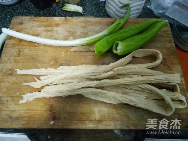 正确泡发干腐竹的方法，最忌直接丢在水里就泡