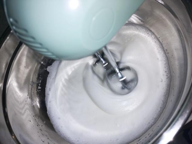 6寸生日蛋糕图片，超详细的6寸戚风蛋糕（十分钟搞定一道挑战一下6寸戚风蛋糕）