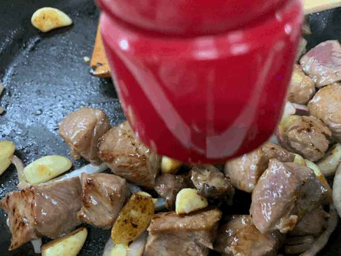 黑椒金蒜牛肉粒，金蒜牛肉粒比补药营养