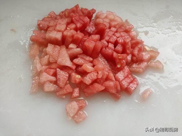 西瓜雪糕制作教程简单，厨师长分享西瓜雪糕的做法