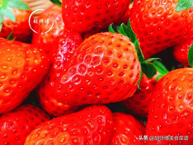 草莓用小苏打洗还是盐，洗草莓为什么要用盐水