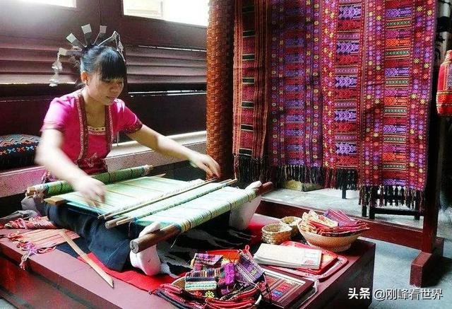 海南省花叫什么花，海南省花——三角梅