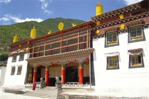 迪庆旅游必去的景点，迪庆州十大好玩的旅游地
