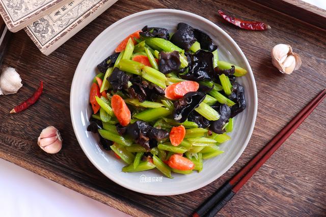 芹菜木耳做法大全家常窍门，芹菜和木耳搭配