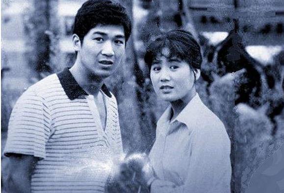 张国立的婚姻史，张国立与罗秀春离婚34年