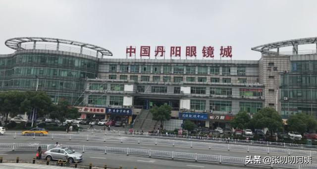 丹阳市眼镜批发市场位置，丹阳眼镜城人潮涌动的批发市场
