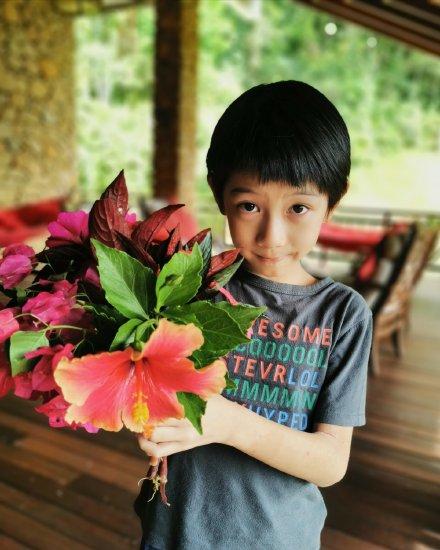 阔太胡静有多美，豪门阔太胡静扮嫩发嗲变网红