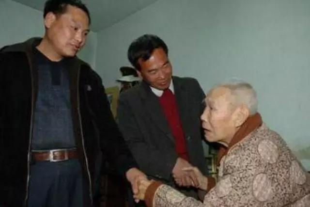 他是谷子地的原型人物，集结号谷子地将什么留在了墓碑下