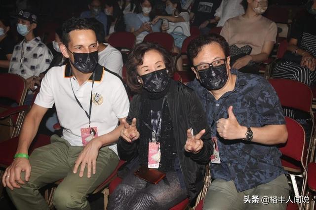 莫文蔚自曝不要孩子老公也没意见，莫文蔚红馆开唱大秀身材