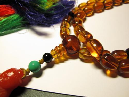 蜜蜡和琥珀的区别，蜜蜡和琥珀最简单的区别