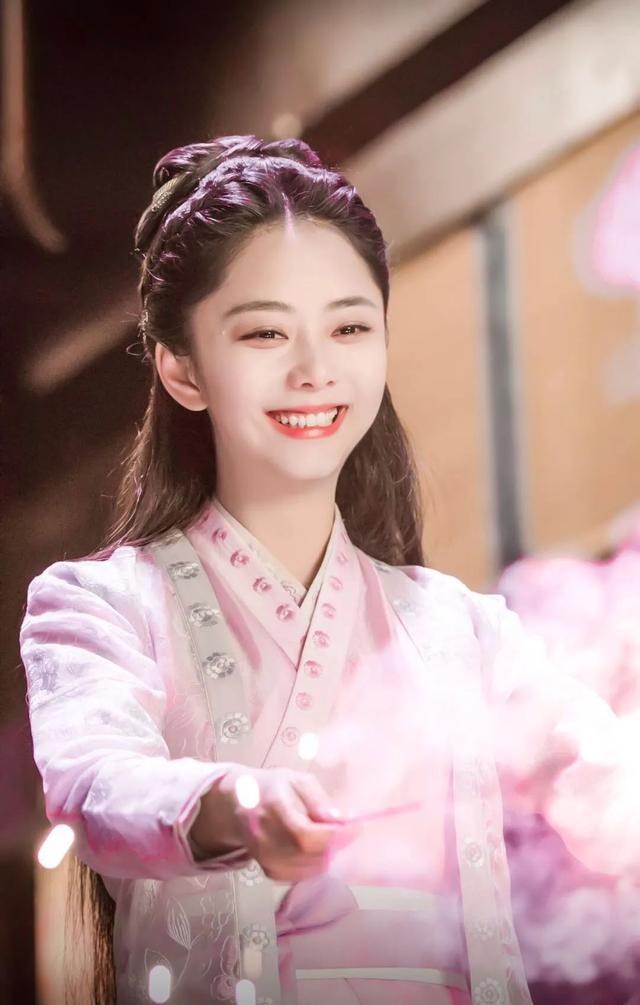 金鹰女神谭松韵现状，谭松韵现身金鹰节