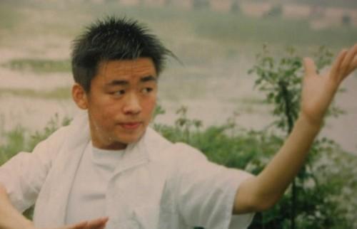 王宝强多少岁了，王宝强的真实来历（素颜出镜似普通路人）